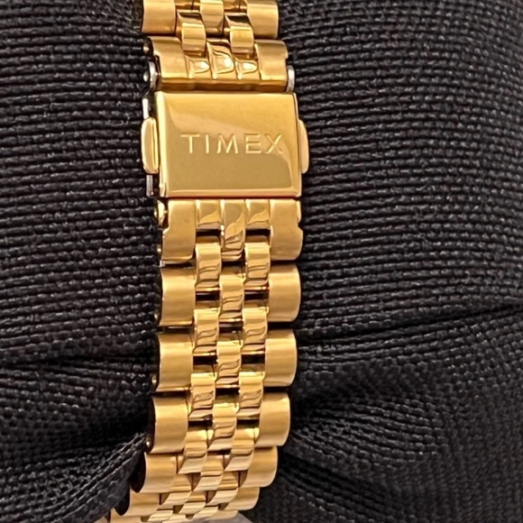 Jacquie Aiche x Timex collab tiger’s eye watch. Highly sought after, so chic. - Picture 9 of 9
